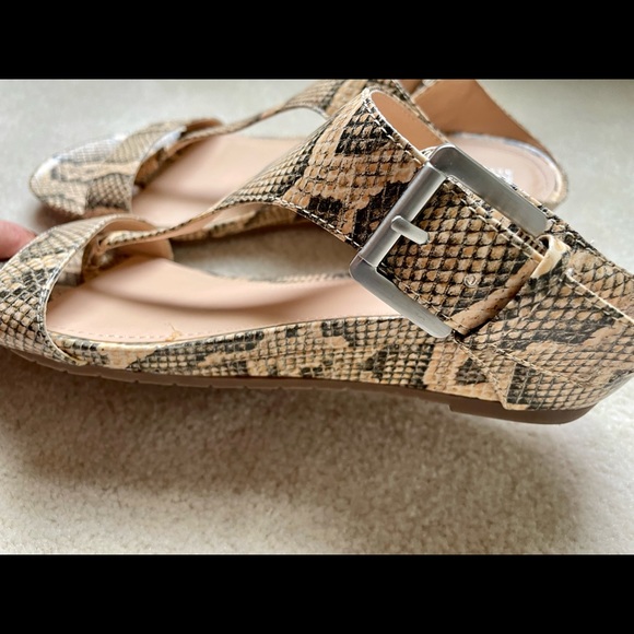 Kenneth Cole Reaction Great Buckle Reptile Print Gladiator Mule Sandals 8.5 - Picture 7 of 11